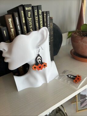Ghost Face Flower Dangle Earrings (NWOT)